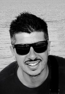Foto in primo piano di Angelo Sangiorgio, fondatore di DottorWebStudio, in bianco e nero.
